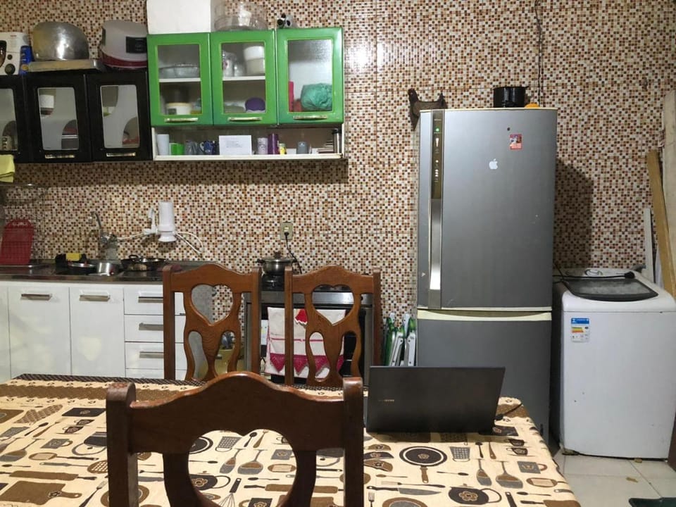 suíte climatizada com sala e cozinha familiar Bed and Breakfast in Belém