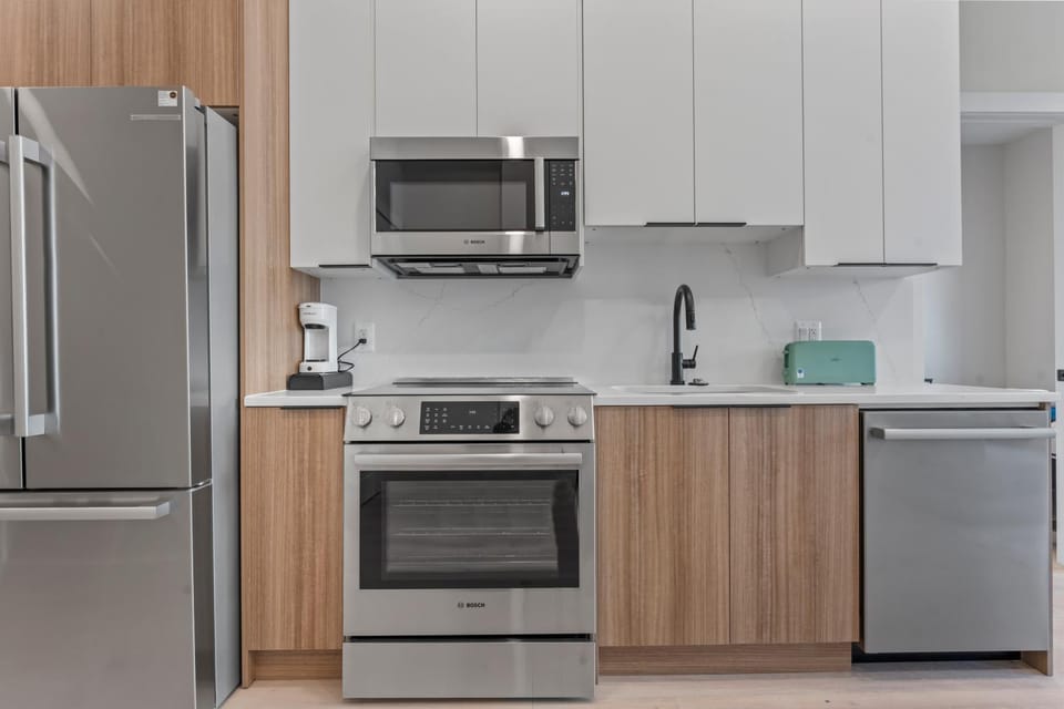 Kitchen or kitchenette, dishwasher, minibar, oven, stove, toaster