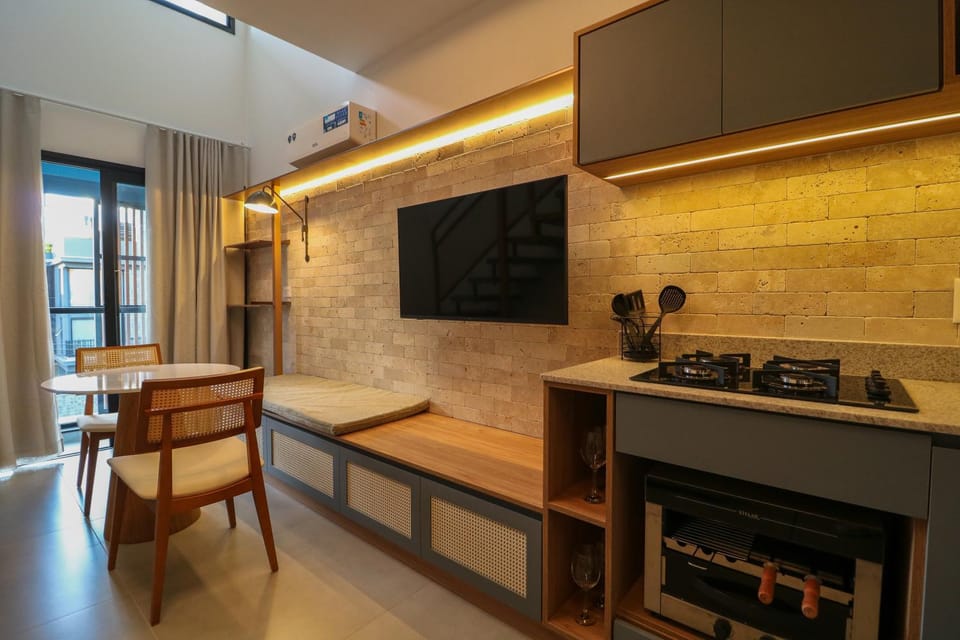 TV and multimedia, Kitchen or kitchenette, Living room, Seating area, stove