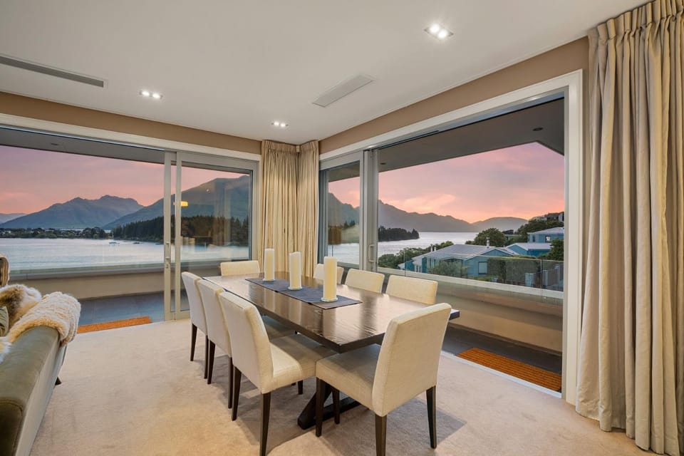 Seating area, Dining area, Lake view, Mountain view