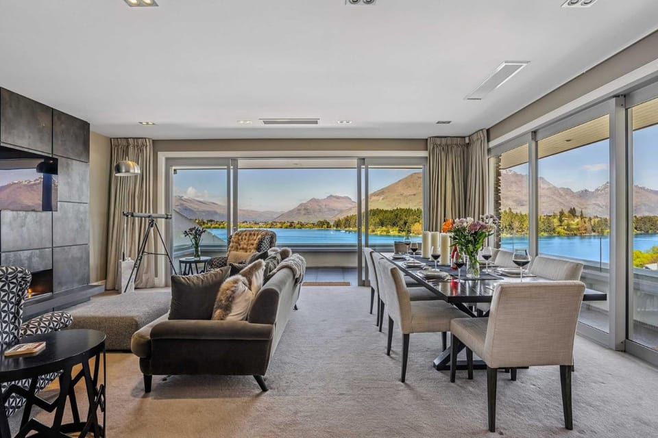 TV and multimedia, View (from property/room), Living room, Seating area, Dining area, Lake view
