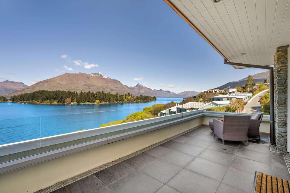 Day, View (from property/room), Balcony/Terrace, Lake view, Mountain view