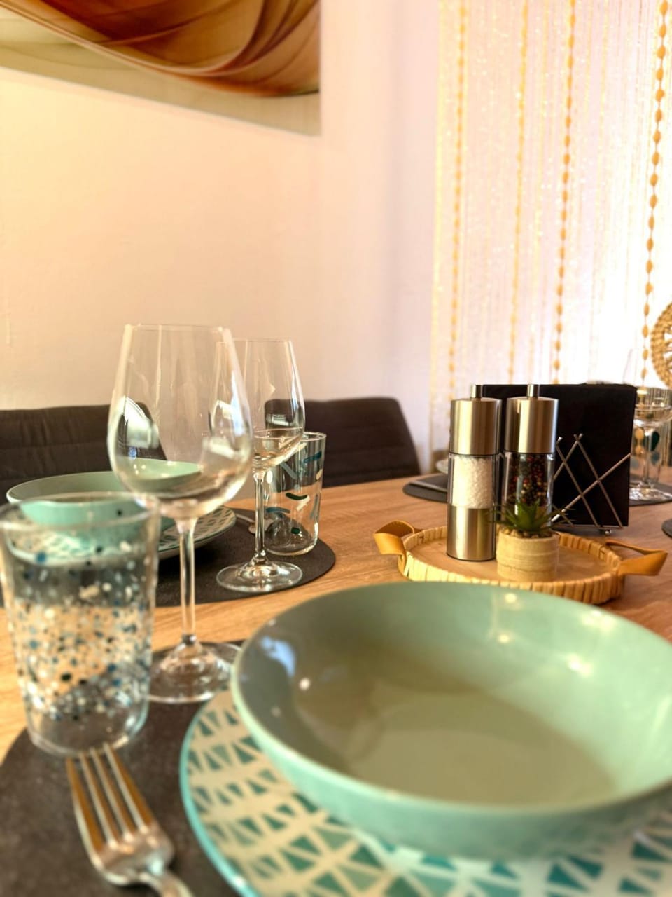 Living room, Food and drinks, Seating area, Dining area, Drinks, Alcoholic drinks