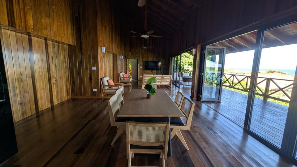 TV and multimedia, Seating area, Dining area