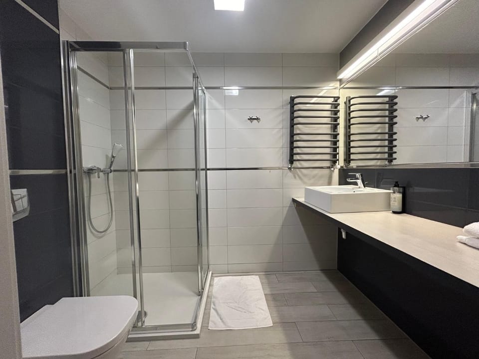 Shower, Bathroom, towels