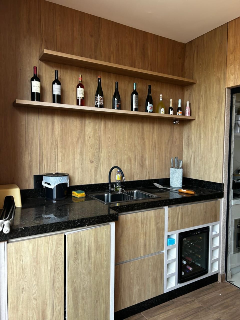 Kitchen or kitchenette, Lounge or bar