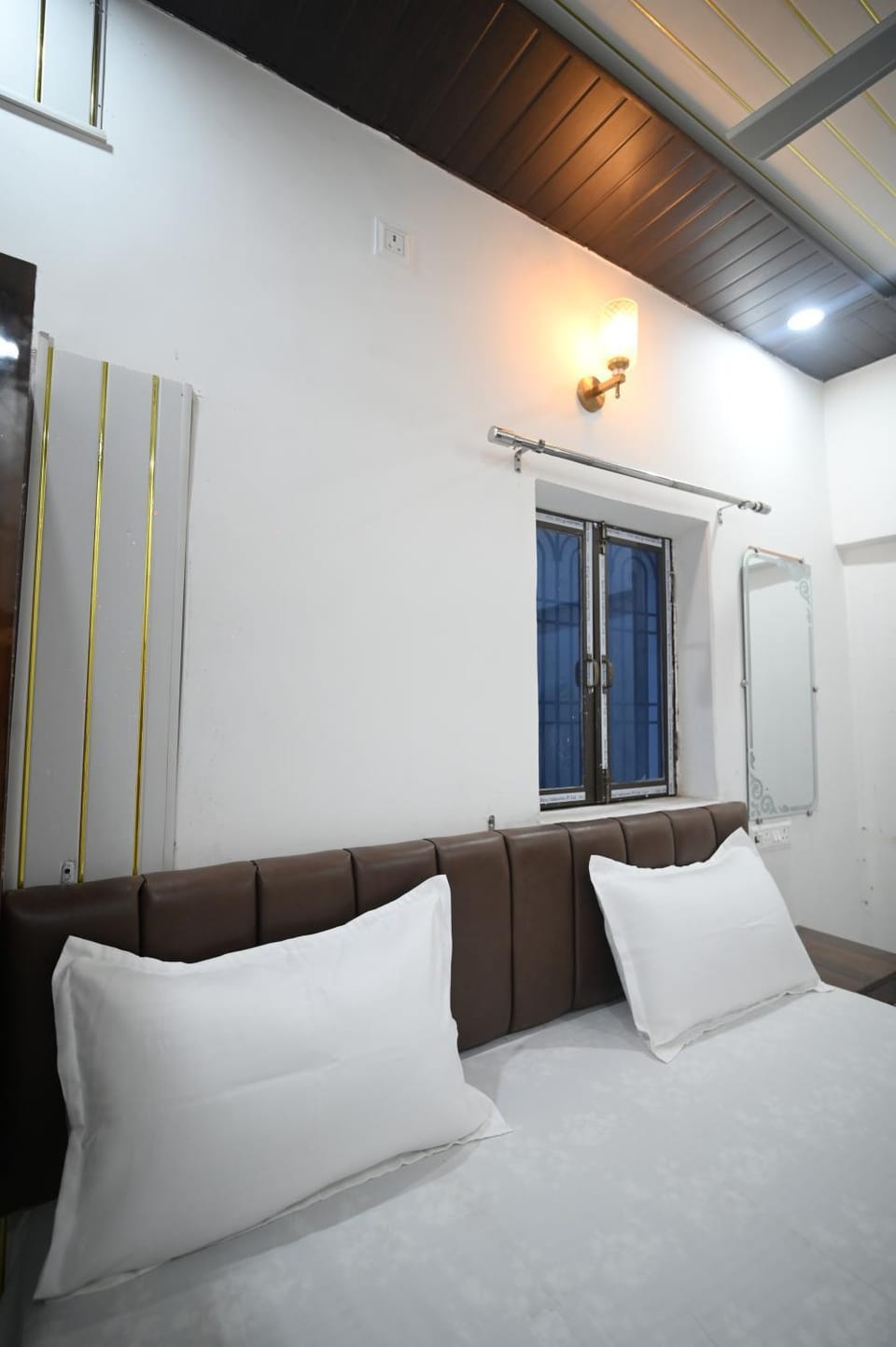 Bed, Living room, Bedroom