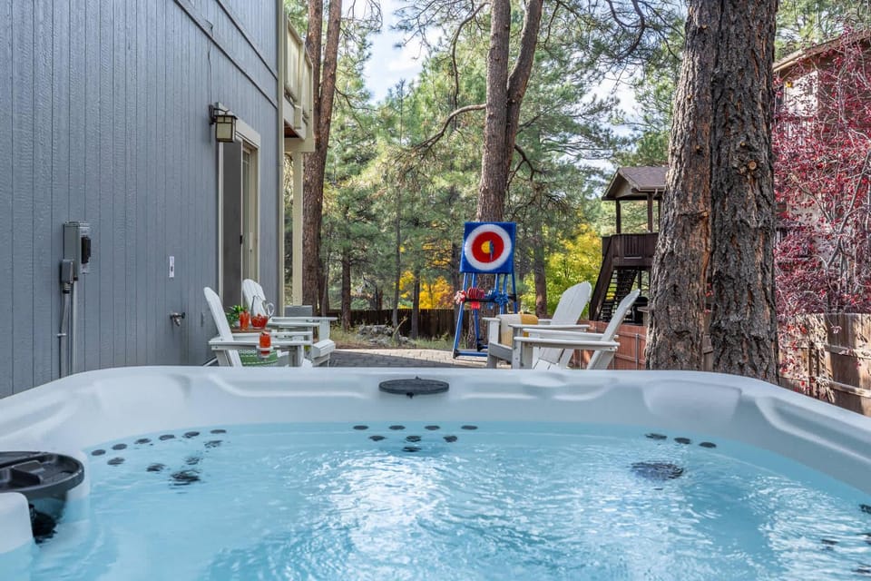 Luxury 5BR Mountain Chalet Hot Tub Game Room House in Flagstaff