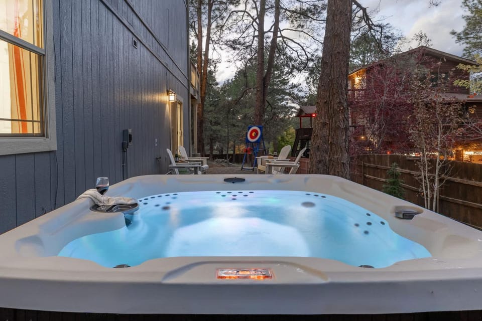Luxury 5BR Mountain Chalet Hot Tub Game Room House in Flagstaff