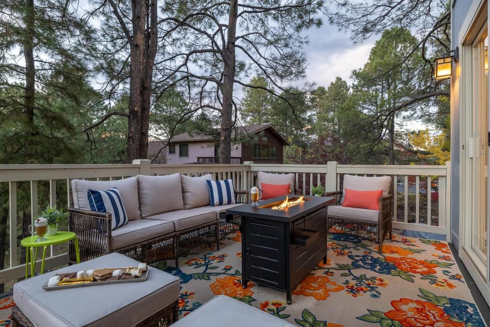 Luxury 5BR Mountain Chalet Hot Tub Game Room House in Flagstaff