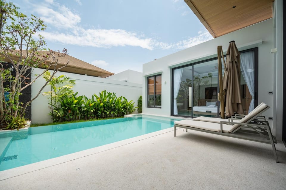 Garden, Garden view, Pool view, Swimming pool, sunbed