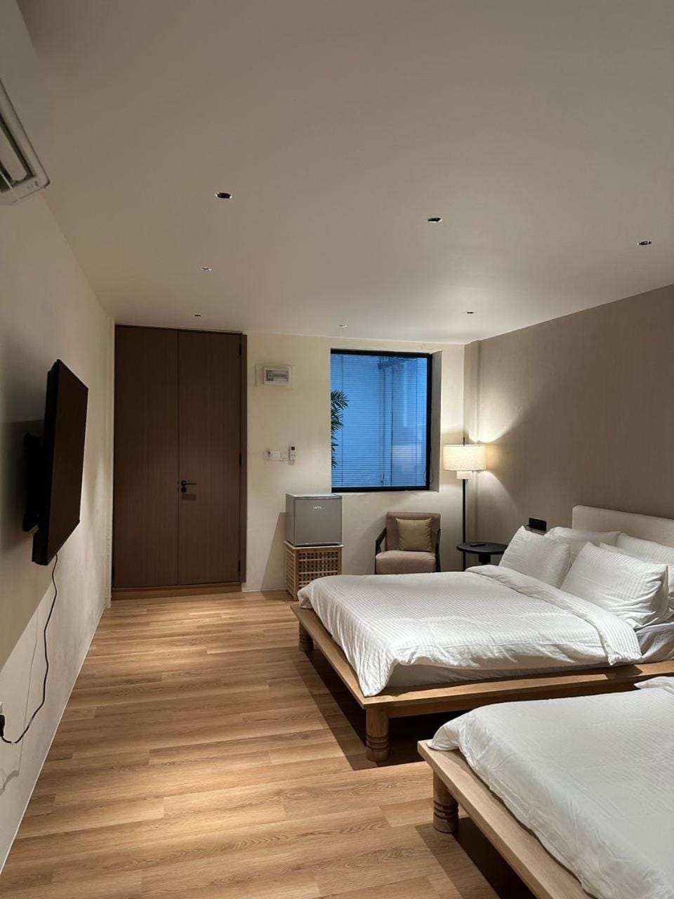 TV and multimedia, Photo of the whole room, Bedroom, air conditioner