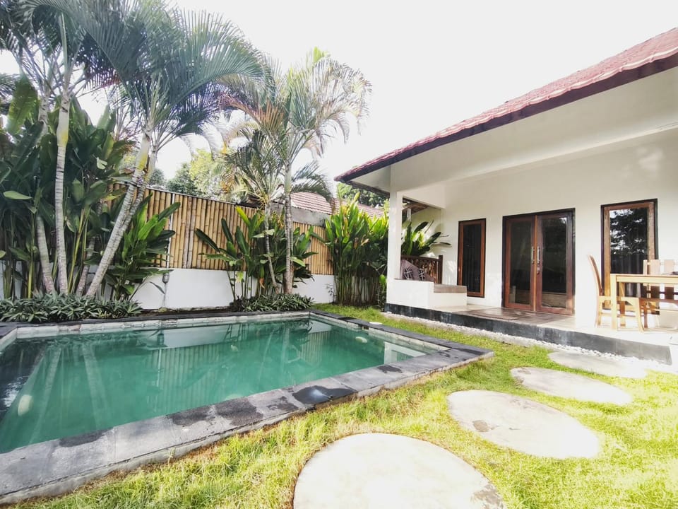 Property building, Day, Swimming pool