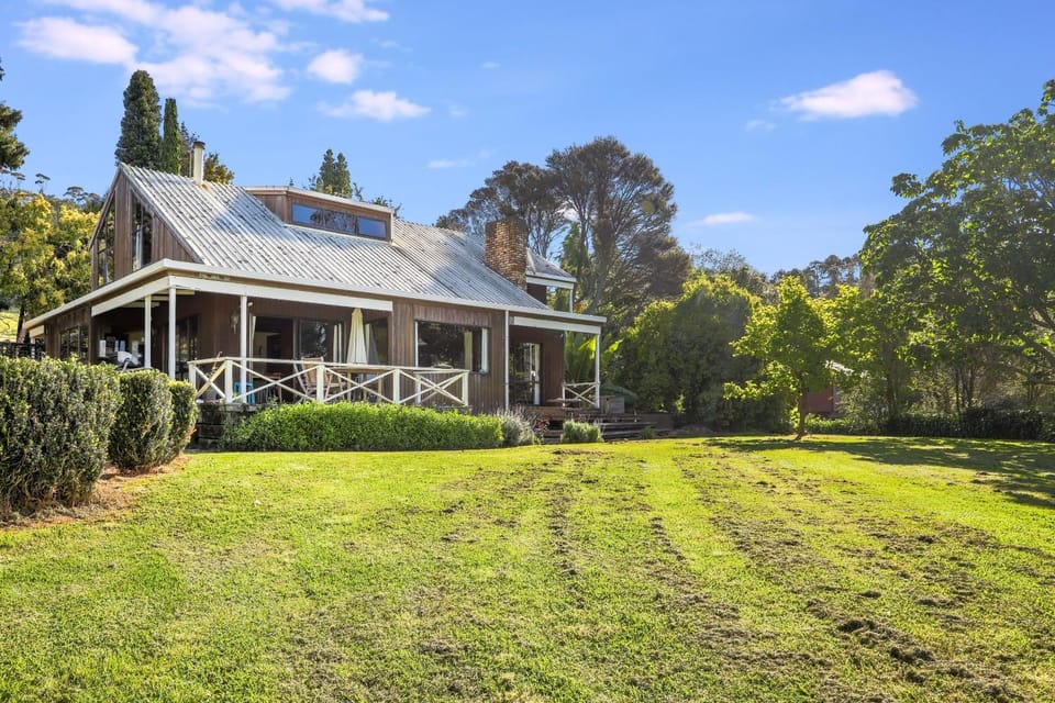 Property building, Natural landscape, Garden, Garden view