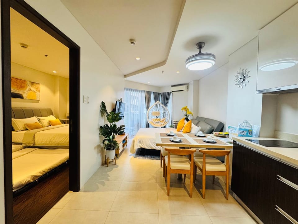 Living room, Photo of the whole room, Dining area, Bedroom