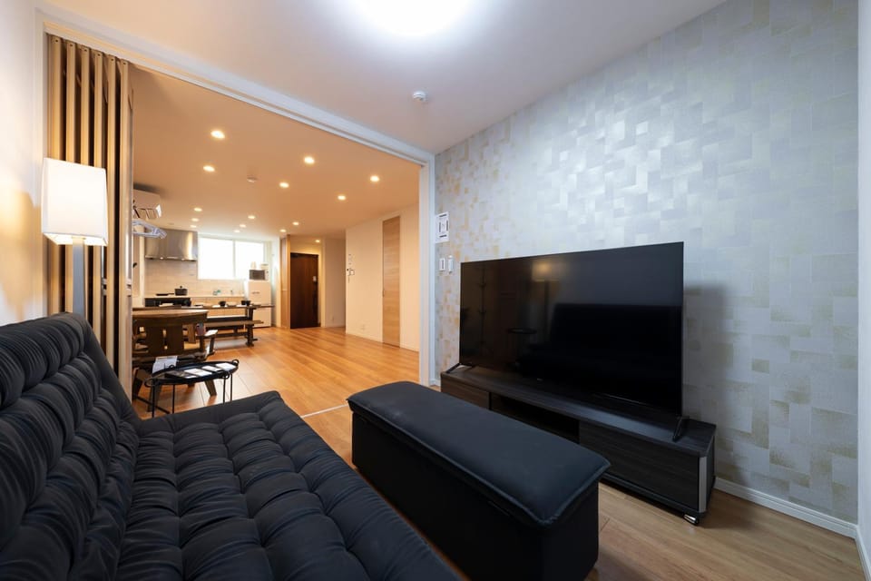 Communal lounge/ TV room, TV and multimedia, Kitchen or kitchenette, Living room, Seating area, Dining area, Evening entertainment