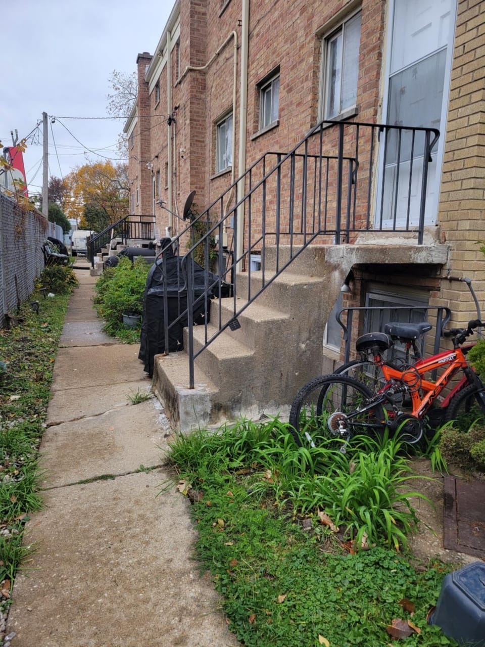Garden Apartment Near Northwestern Apartment in Evanston