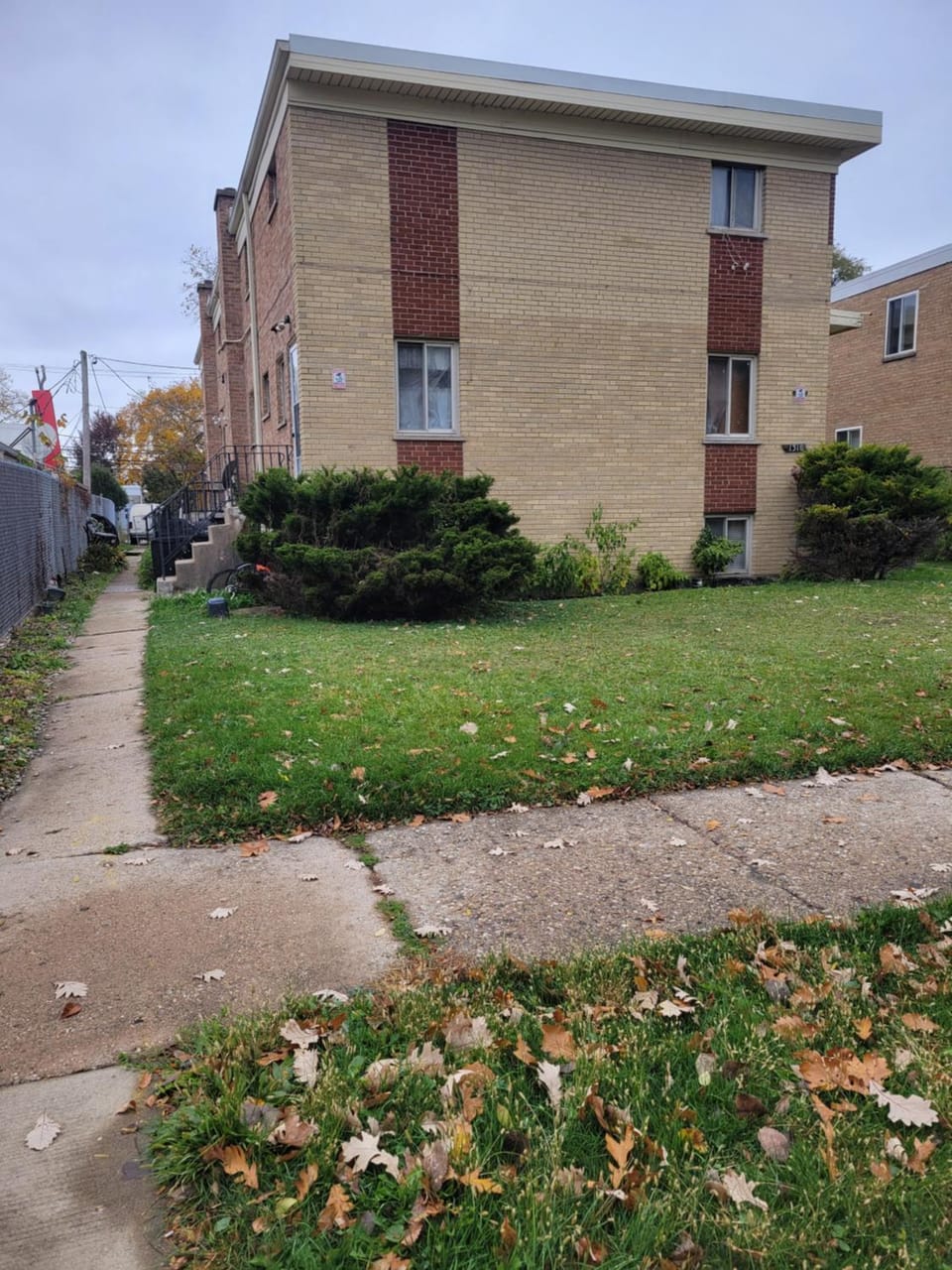 Garden Apartment Near Northwestern Apartment in Evanston