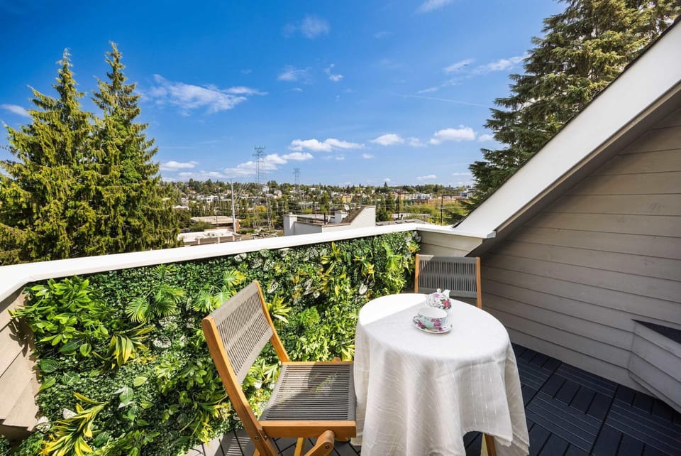 Queen Anne 3BR Walk to SPU & Fremont Market House in Queen Anne