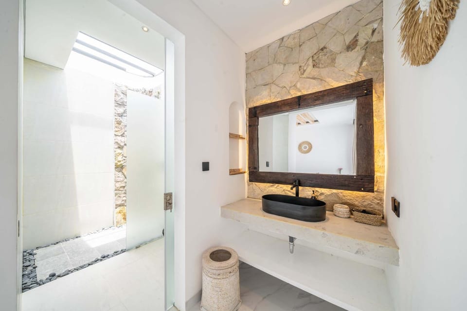 Shower, Bathroom, hair dryier