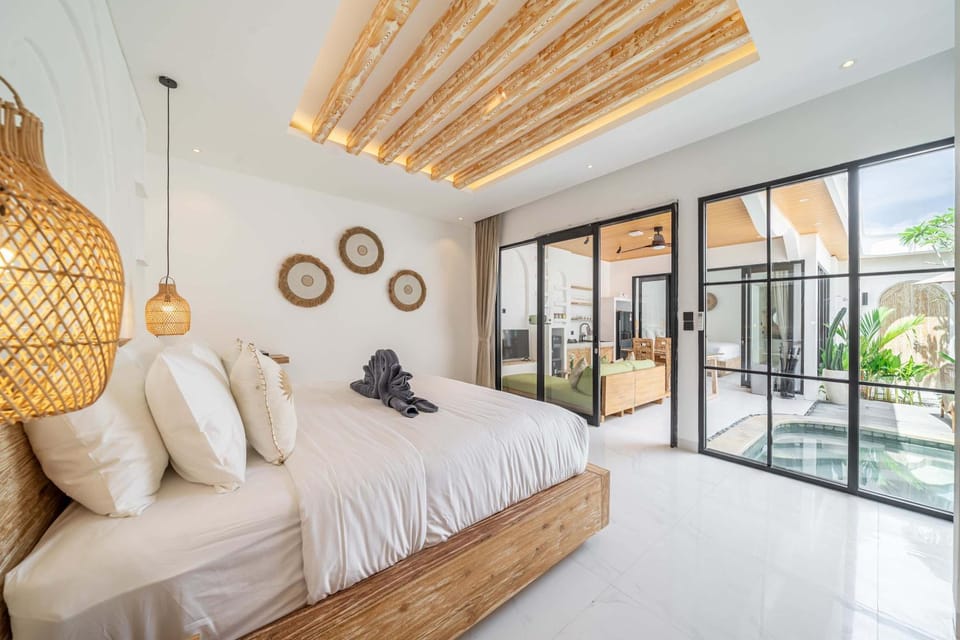 Patio, Bed, Balcony/Terrace, Living room, Photo of the whole room, Seating area, Bedroom, Swimming pool