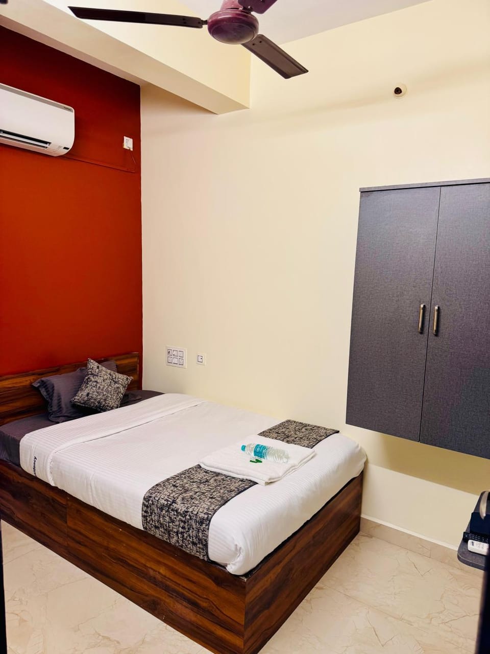 Bed, Photo of the whole room, Bedroom, towels, wardrobe, air conditioner