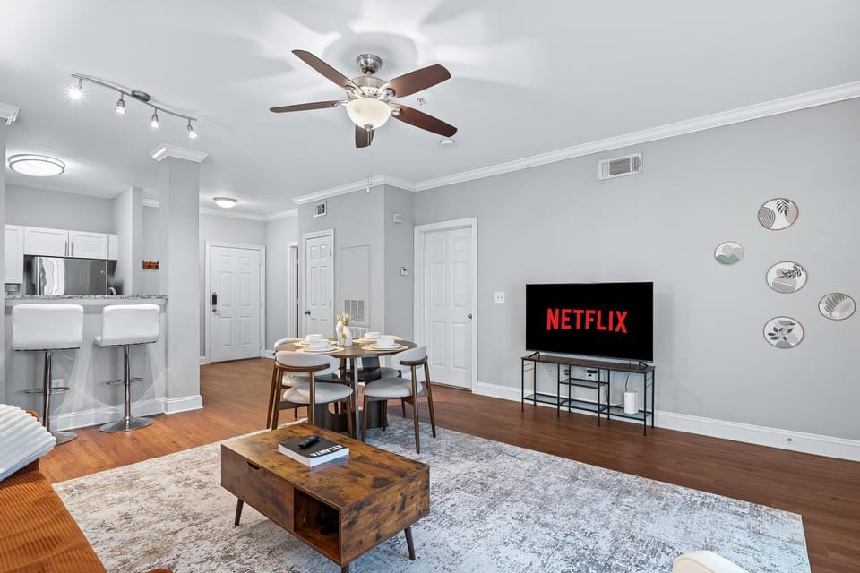 TV and multimedia, Lounge or bar, Dining area