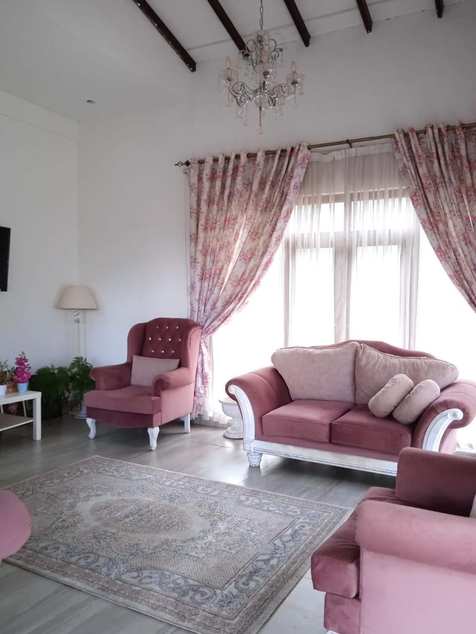 Queens Garden Villa in Gangawatakorale