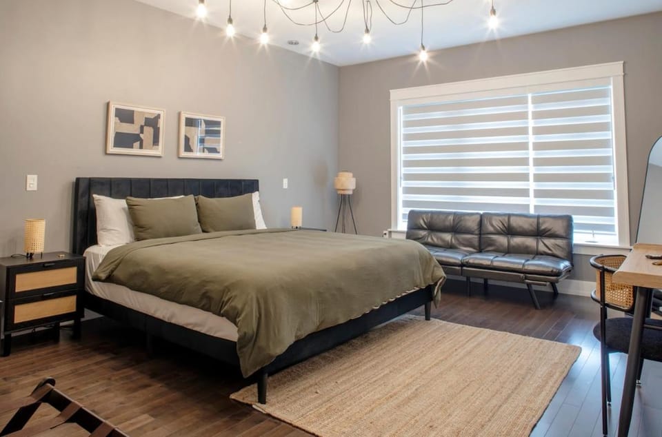 A luxurious 6 Bedfroom Family-Friendly House Villa in Halifax