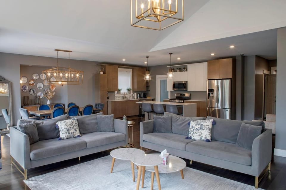A luxurious 6 Bedfroom Family-Friendly House Villa in Halifax