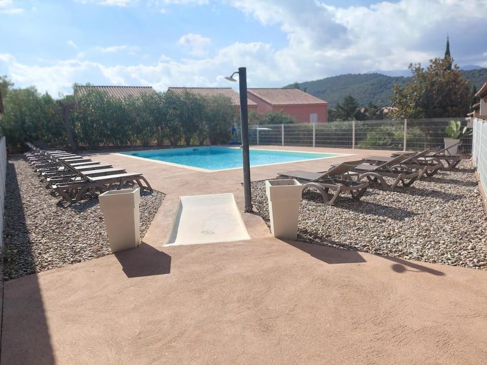 Appartement 4 pièces dans une petite résidence calme, climatisation et piscine Apartment in Oletta