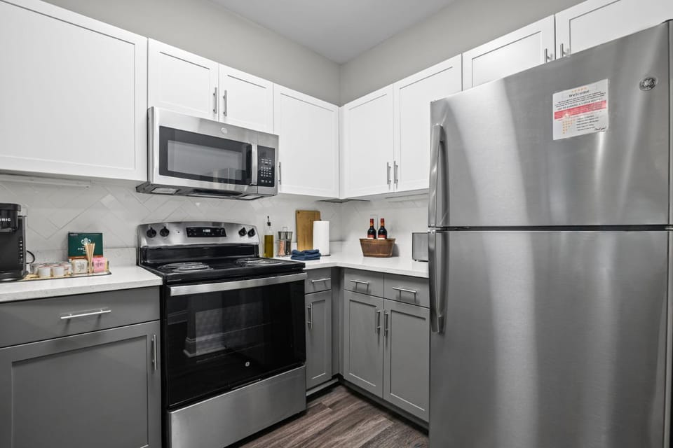 Coffee/tea facilities, Kitchen or kitchenette, dishwasher, oven, stove, toaster