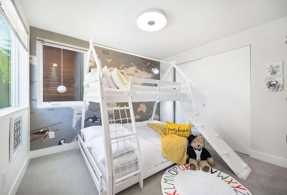 Eastlake Gem Rooftop Sauna & Lake View 3min SLU House in Lake Union