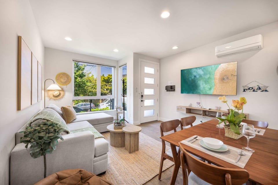 Eastlake Gem Rooftop Sauna & Lake View 3min SLU House in Lake Union