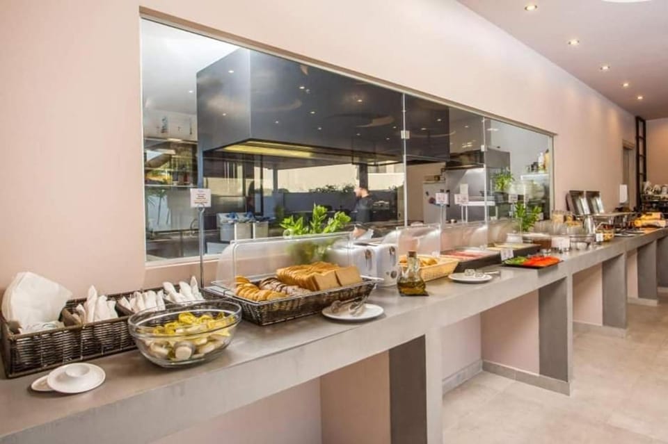 Restaurant/places to eat, Breakfast, Buffet breakfast