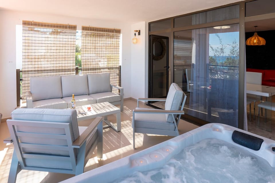 Hot Tub, Balcony/Terrace