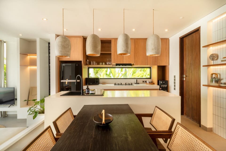 Kitchen or kitchenette, Seating area, Dining area, stove