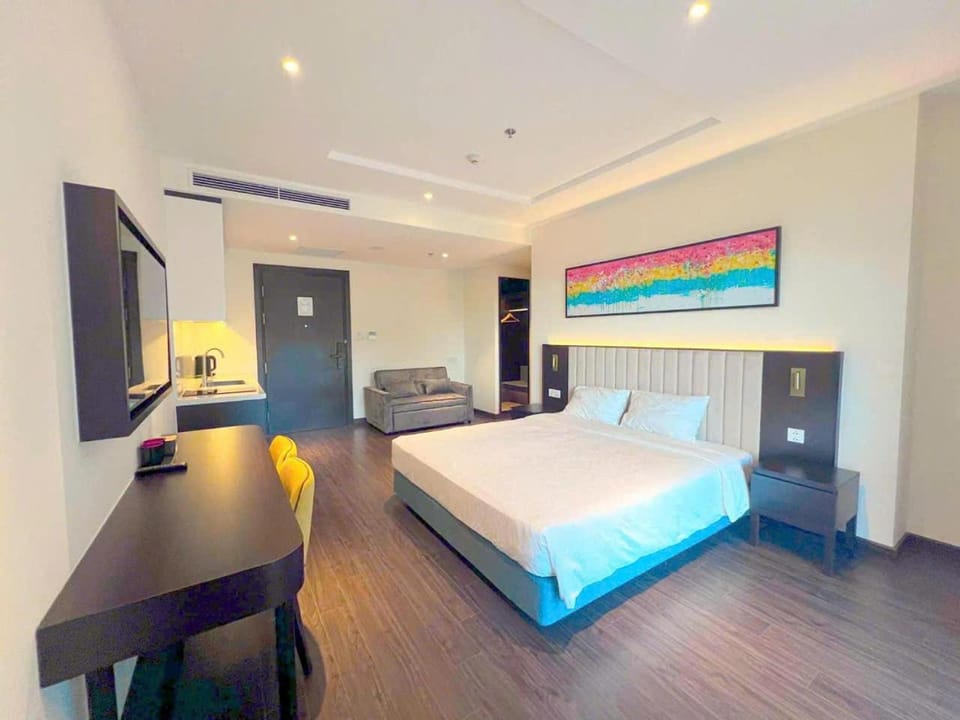 Bed, TV and multimedia, Living room, Photo of the whole room, Bedroom