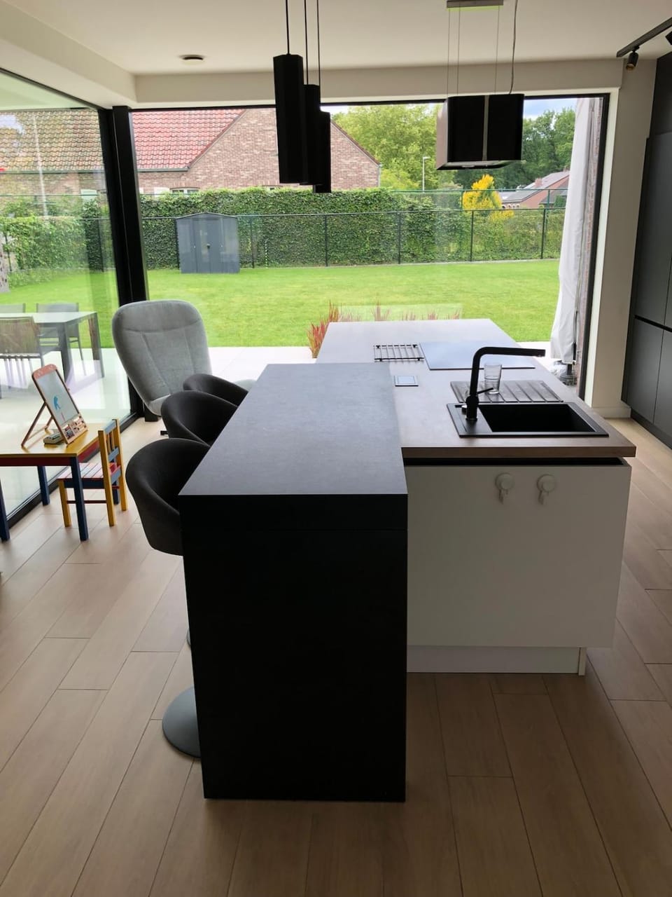 Kitchen or kitchenette, Dining area