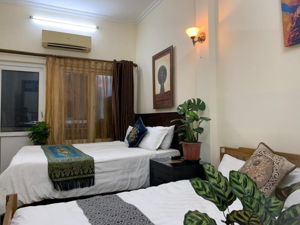 Bed, Photo of the whole room, Bedroom, air conditioner