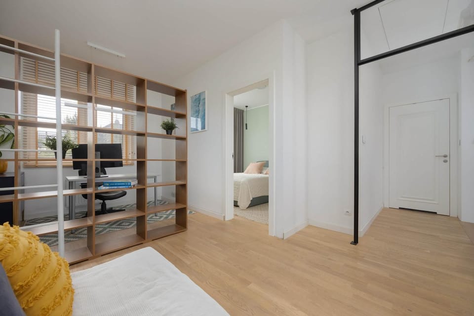 Bed, Living room, Photo of the whole room, Seating area, Bedroom