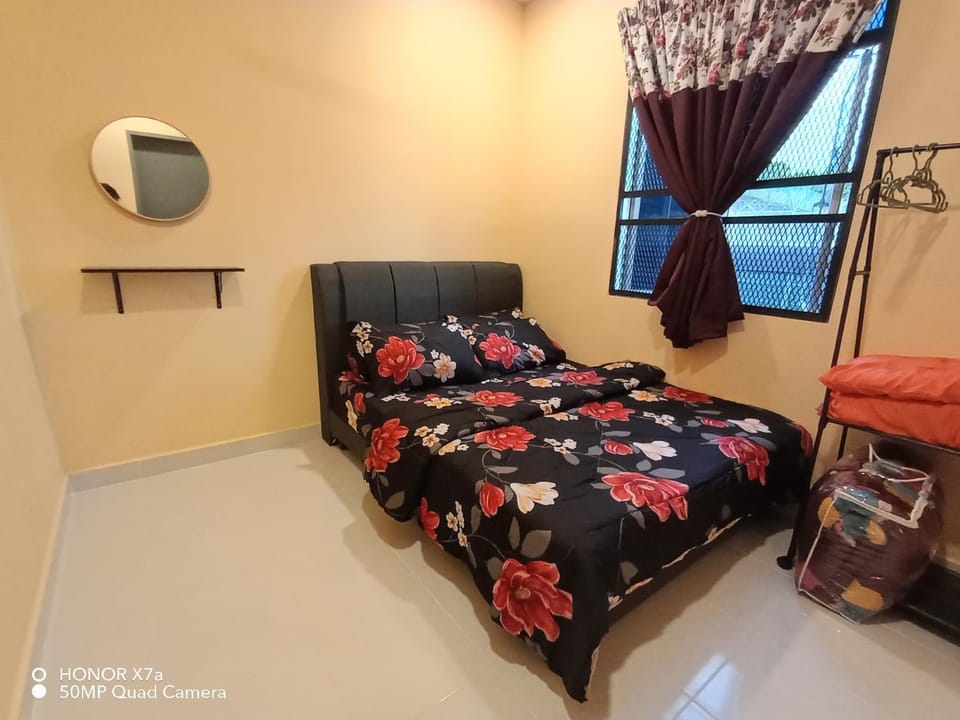 Bed, Photo of the whole room, Bedroom, air conditioner