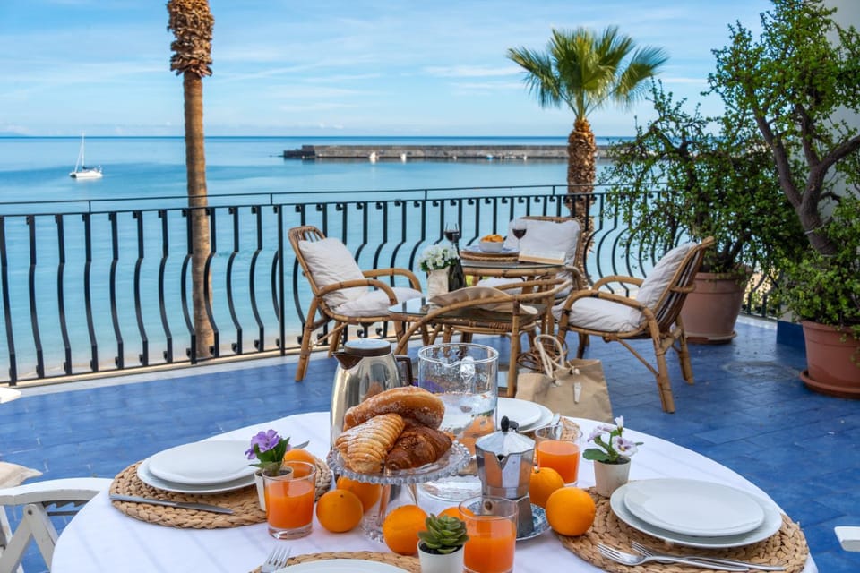 Day, View (from property/room), Balcony/Terrace, Dining area, Sea view