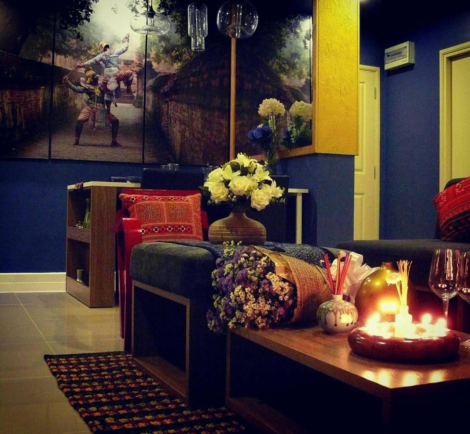 Living room, Dining area, fireplace