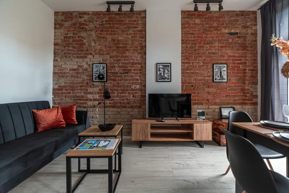 Communal lounge/ TV room, TV and multimedia, Living room, Seating area, Evening entertainment