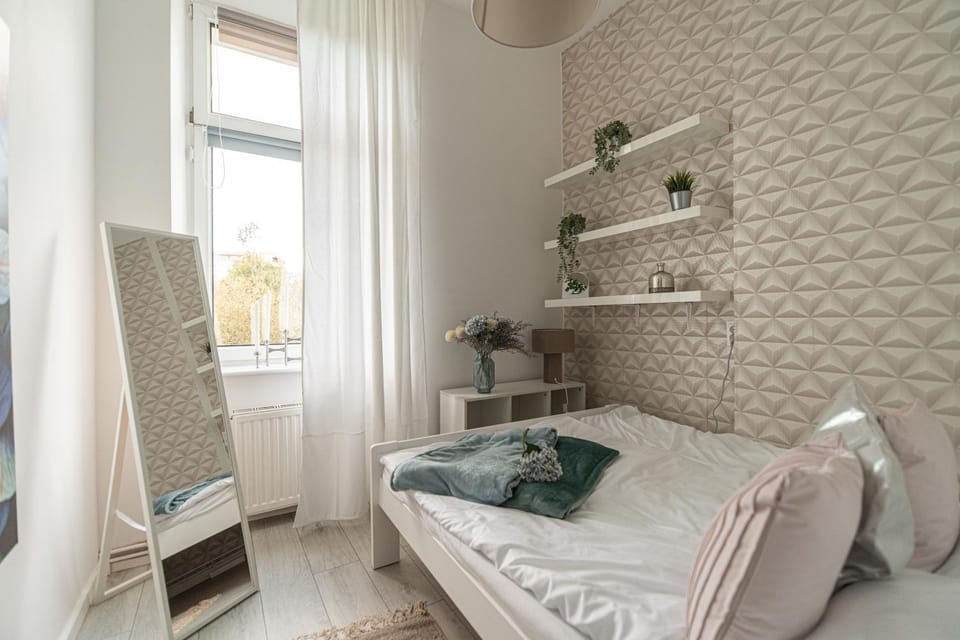 Bed, Day, Night, Photo of the whole room, Bedroom, Guests, towels