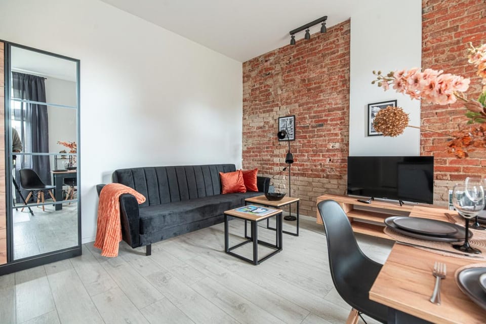 Communal lounge/ TV room, TV and multimedia, Living room, Seating area, Dining area, Evening entertainment