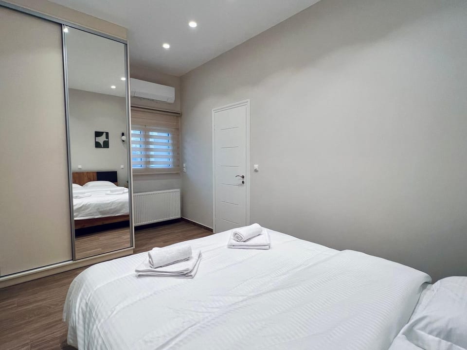 Bedroom, towels, wardrobe