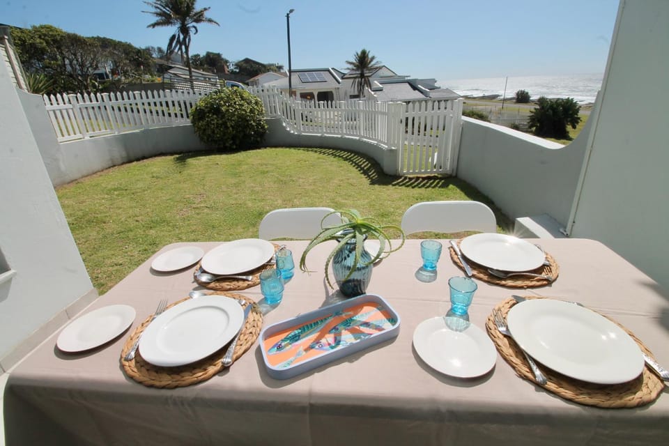 Patio, Sea view, Location