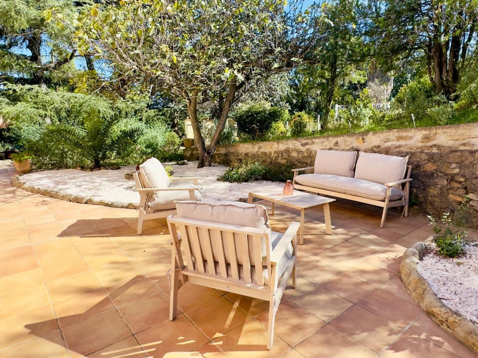Day, Natural landscape, Garden, Seating area, Garden view
